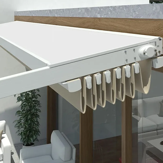 pergola faltstoff antriebssystem detail metaform Nahaufnahme eines motorisierten Faltstoffsystems einer MetaForm Pergola für Terrasse oder Balkon