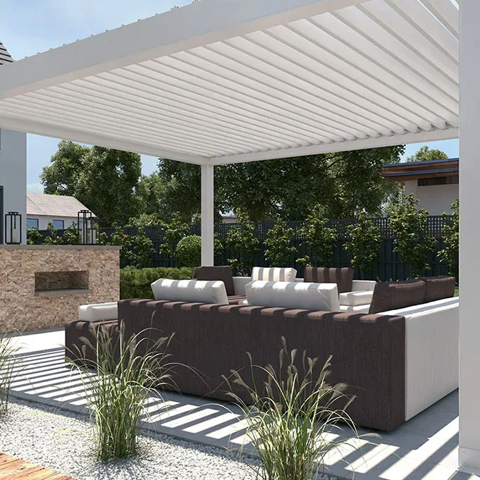 pergola kathistiko eksoterikou metaform Λευκή βιοκλιματική πέργκολα MetaForm σε αυλή με εξωτερικό καθιστικό και πράσινο περιβάλλον